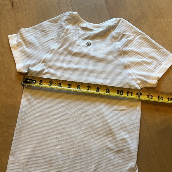 Swiftly Tech short sleeve crew shirt Race length crop - Picture 13 of 14